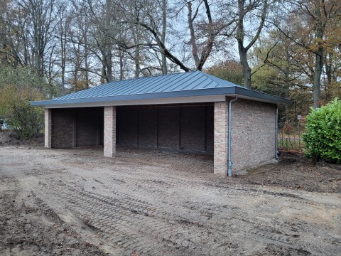 Bijgebouw na oplevering met metalendak