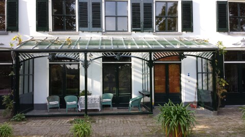 Groene doorzichtige vernada tussen realisatie