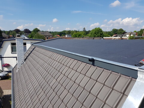 Plat en schuin dak na renovatie combiproject