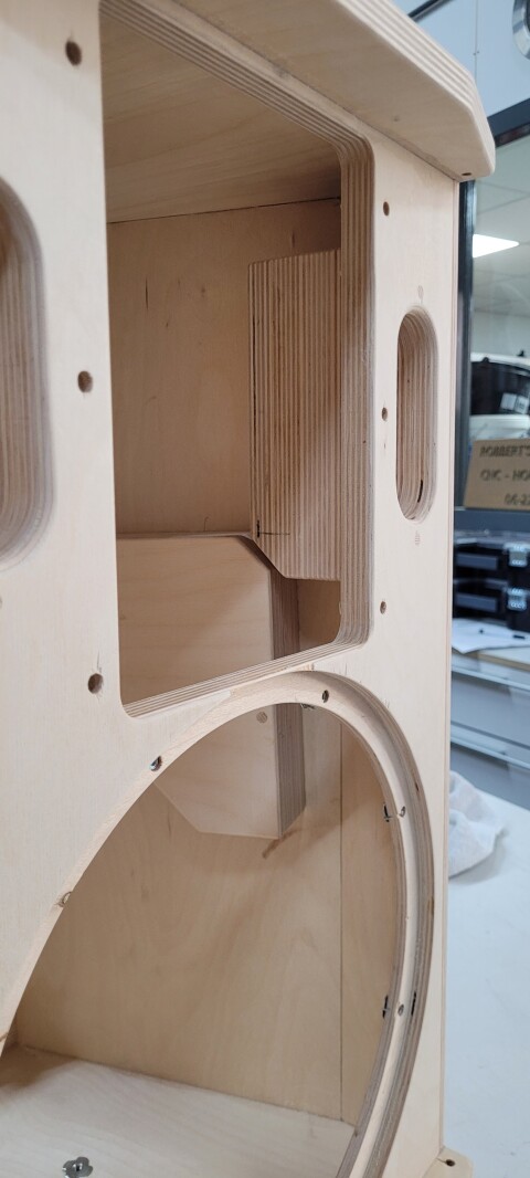Speaker freeswerk binnenkant