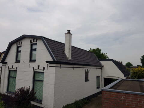 Woning na dakrenovatie met nieuwe dakpannen